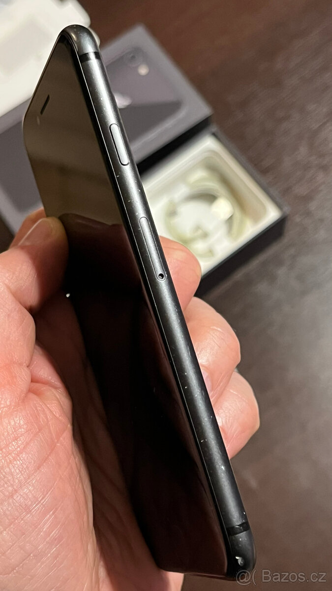 iPhone 8, 64 GB, vesmírně šedý - 2