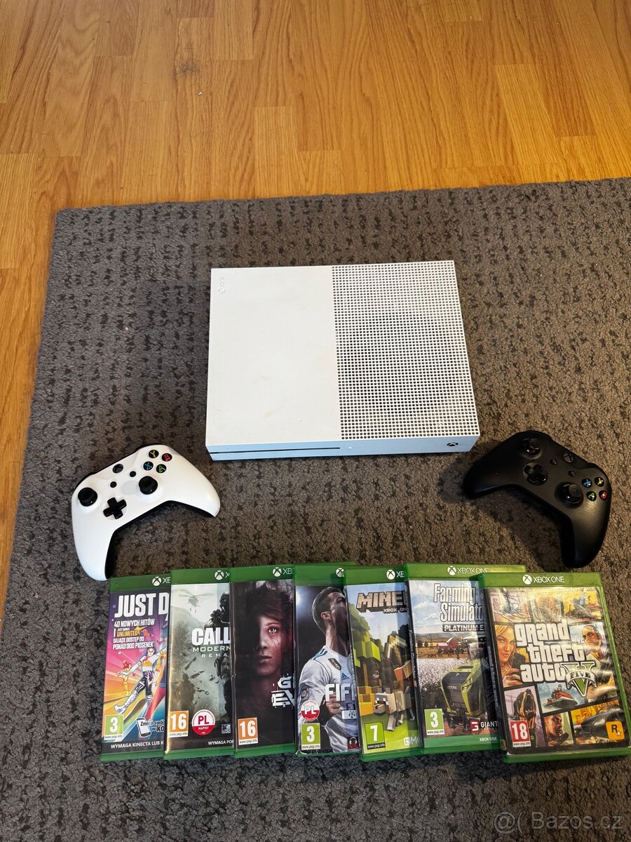 Xbox one s + příslušenství - 2