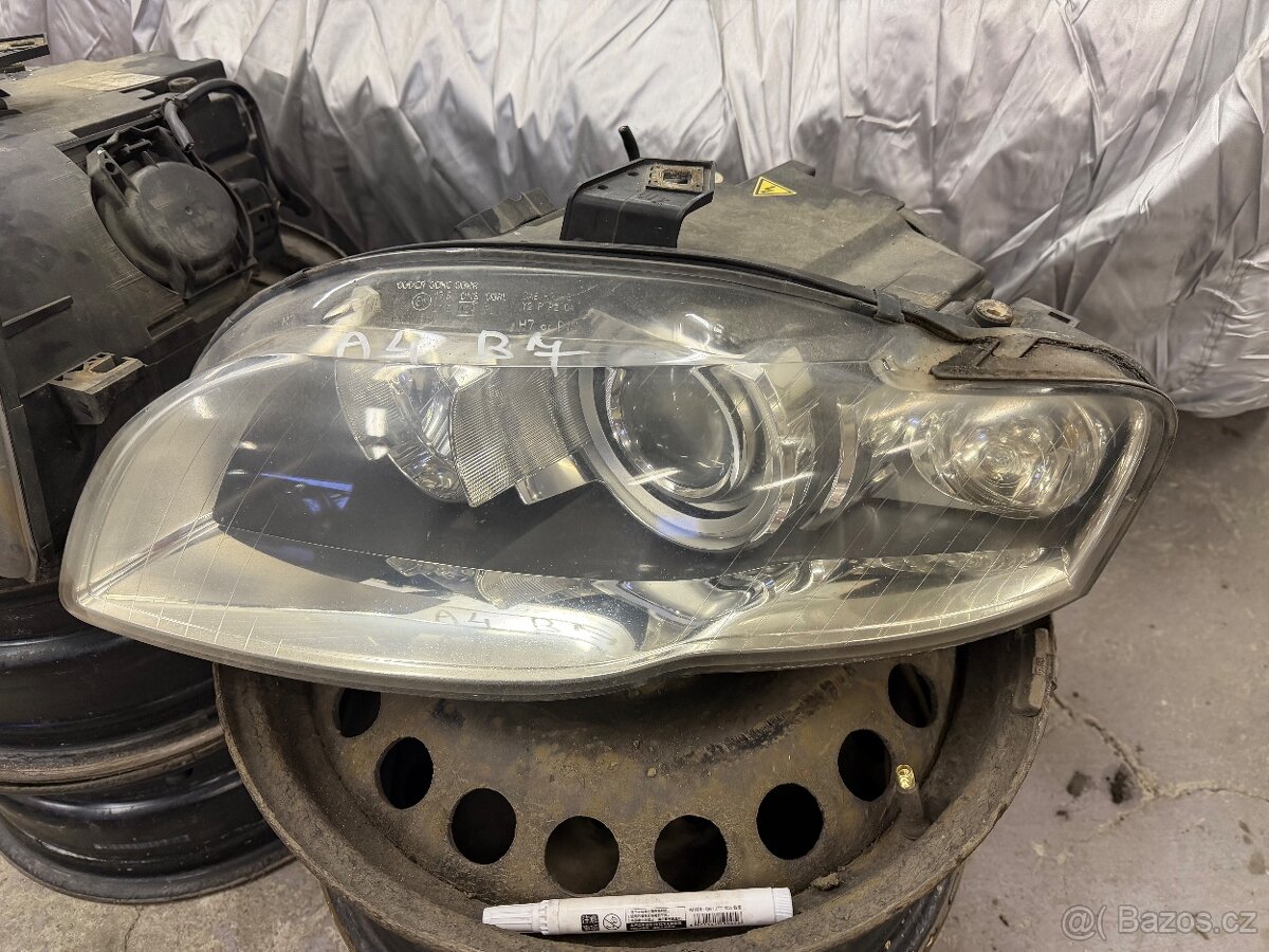 Přední Xenon světla Audi A4 B7 - 2