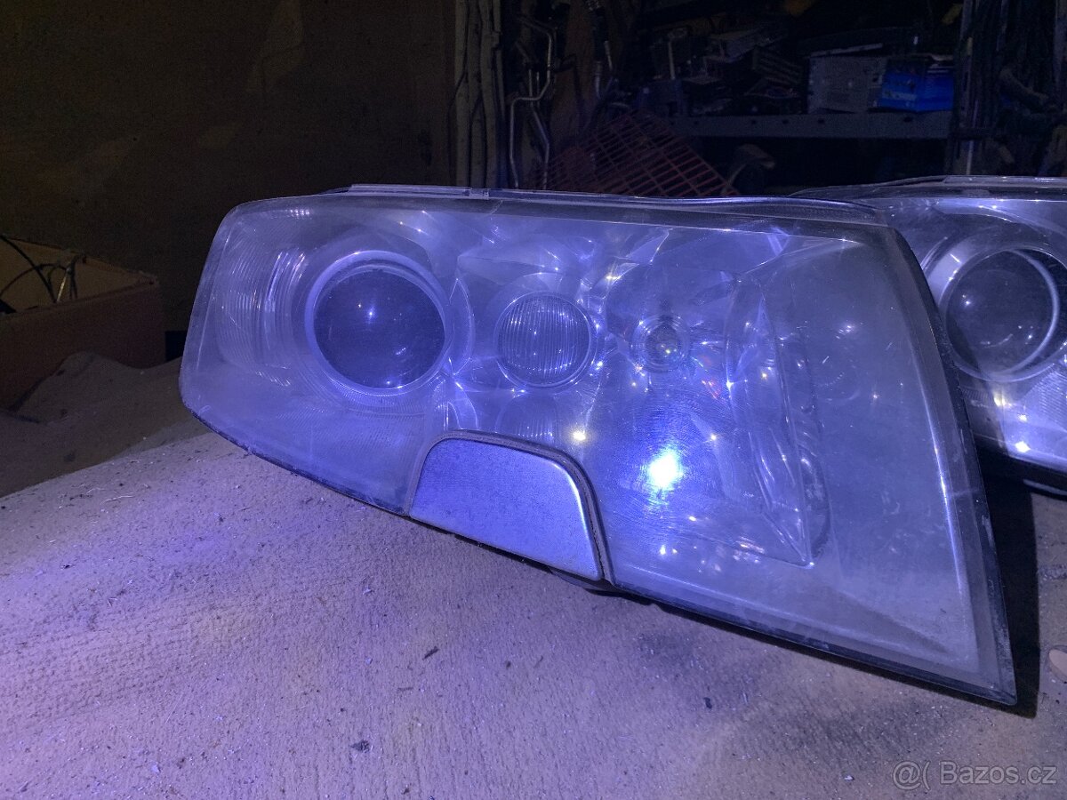 světlomet xnenon superb 1 pravý - 2