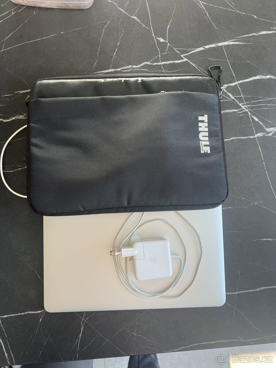 Apple MacBook Air 13" i5 - 2