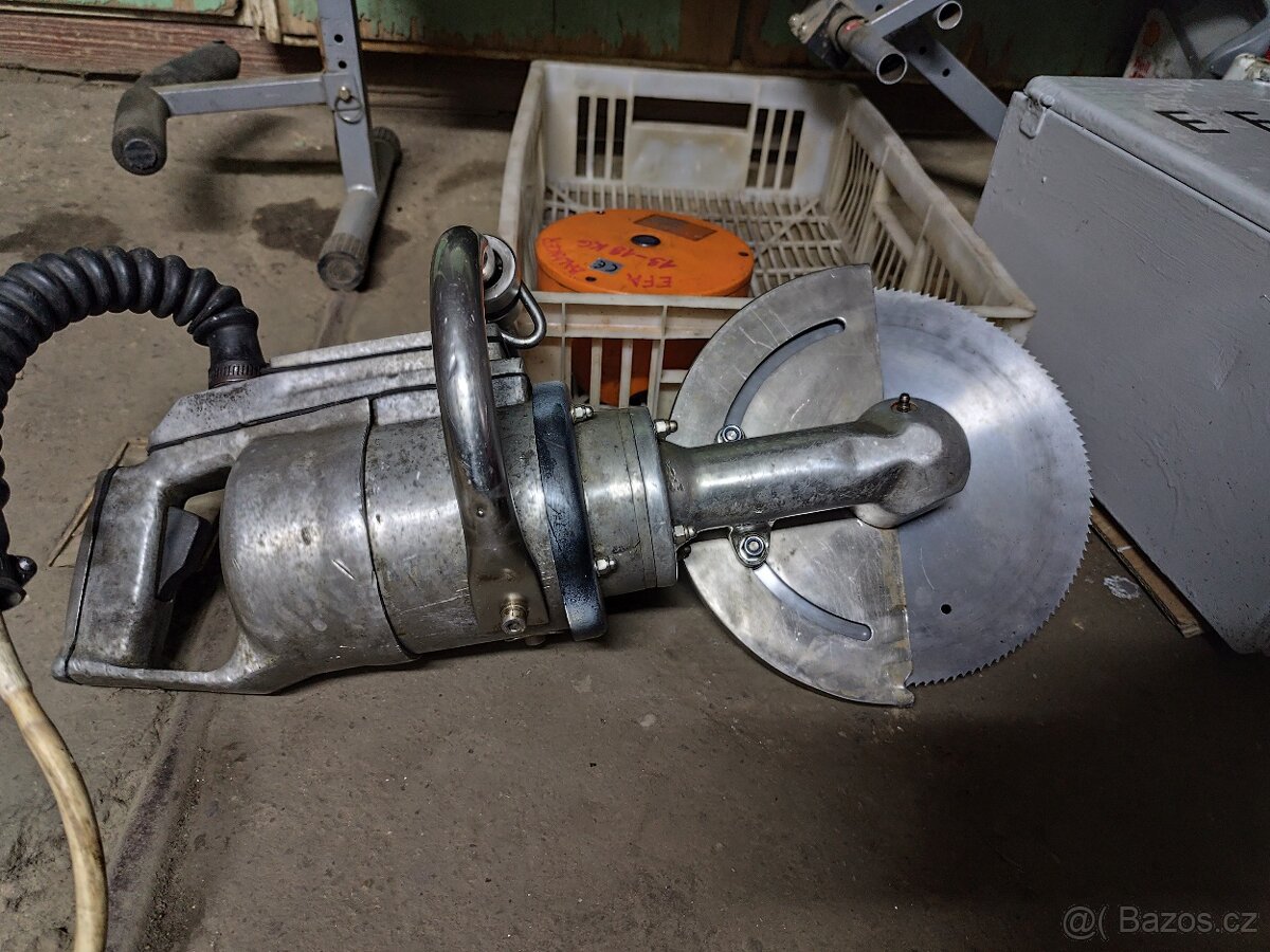 Bourací pila na řezání kostí a skeletů... - 2