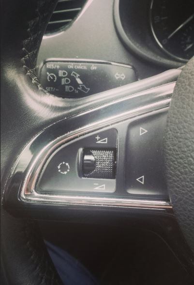 ROLOVACI KOLECKA NA MULTIFUNKCNI VOLANT - 2