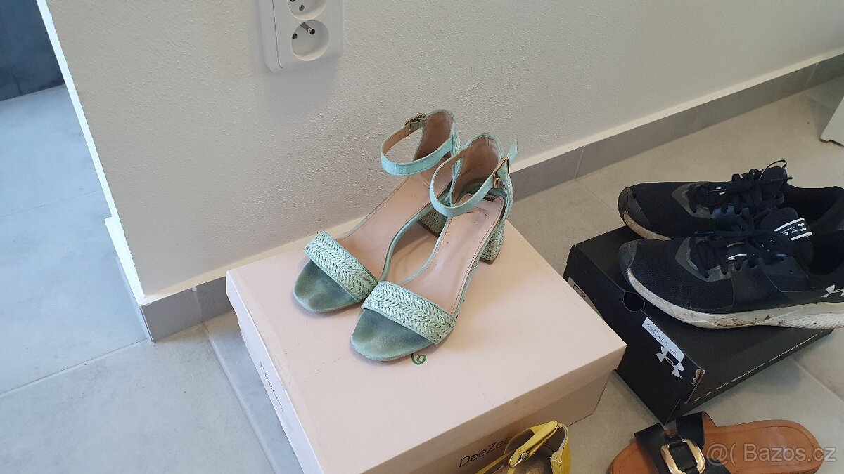 Výprodej 4 páry bot 37 Tamaris, Under Armour, Dee Zee... - 2