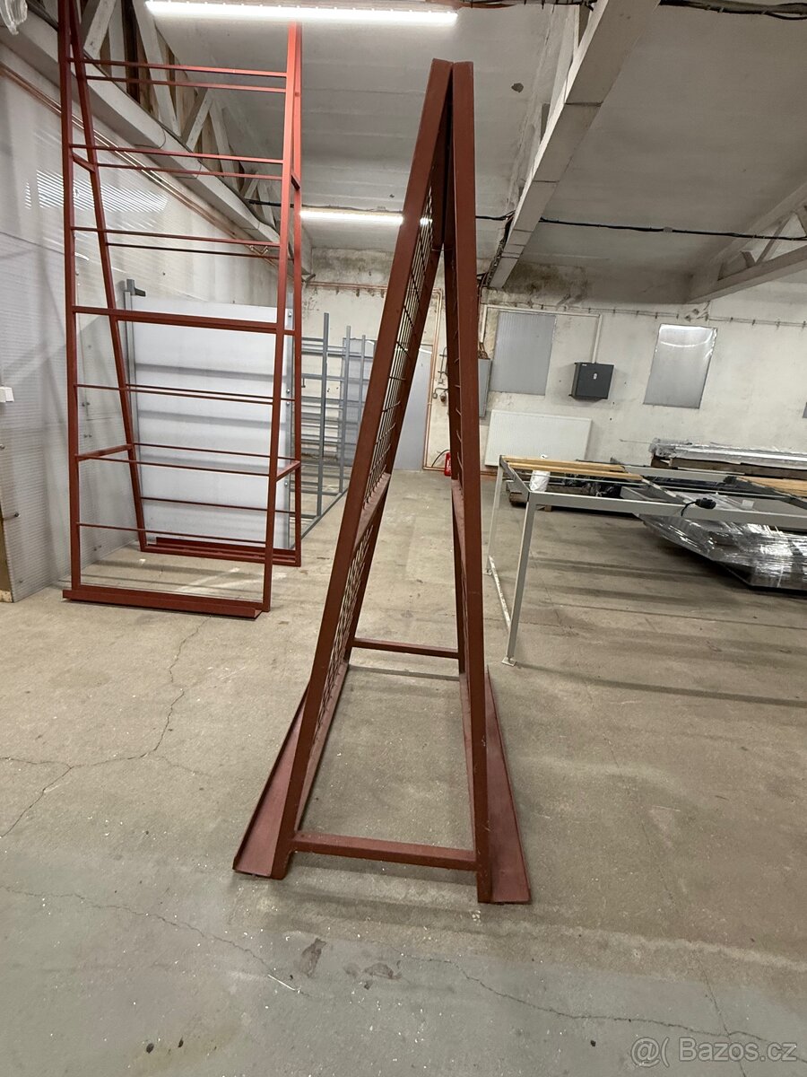 Železný stojan – pevná konstrukce, výška 209 cm - 2