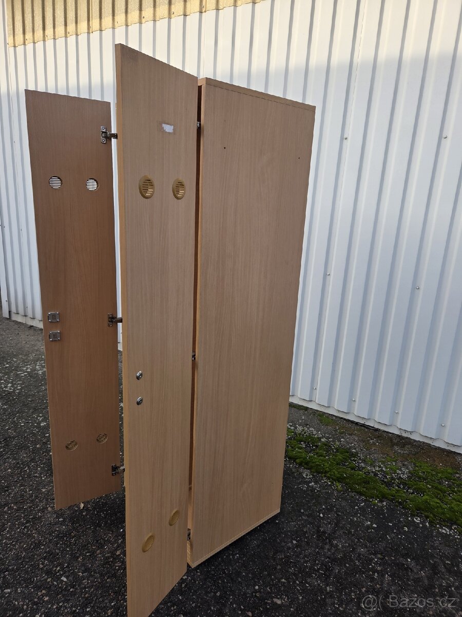 Dvojdilný dřevĕný šatník ,šatní skříň ,pracovní skříň - 2