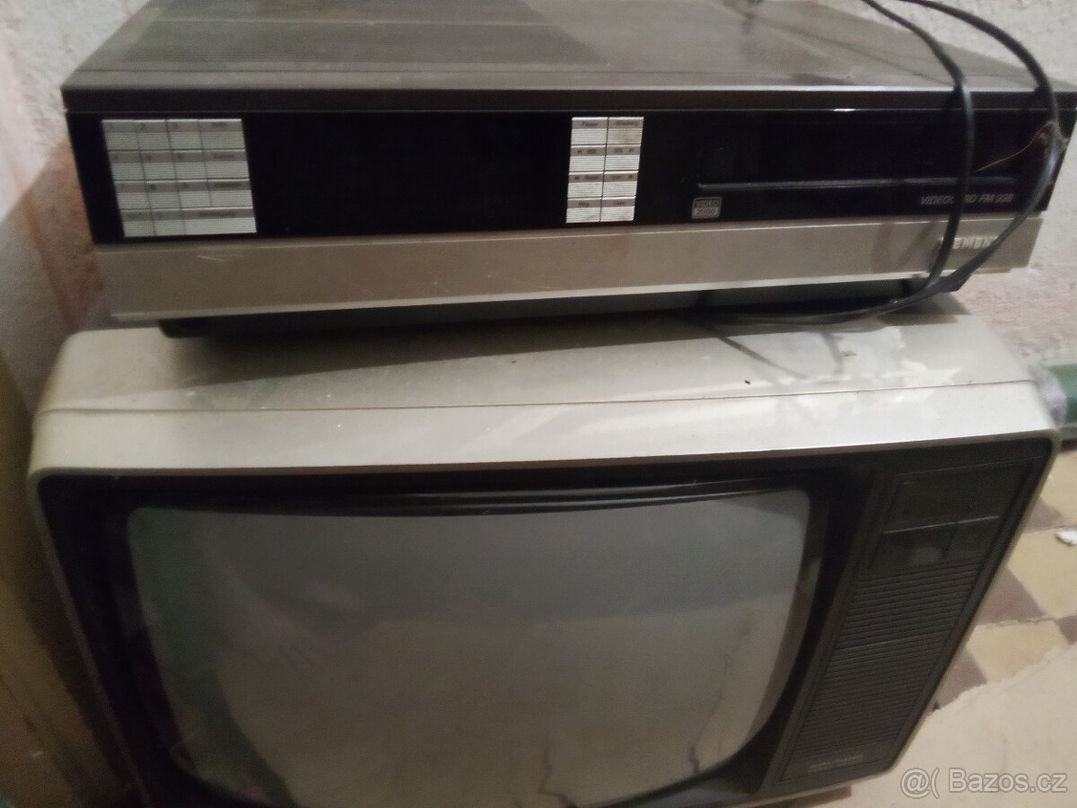 Stará elektronika - TV, radia,VHS - 2