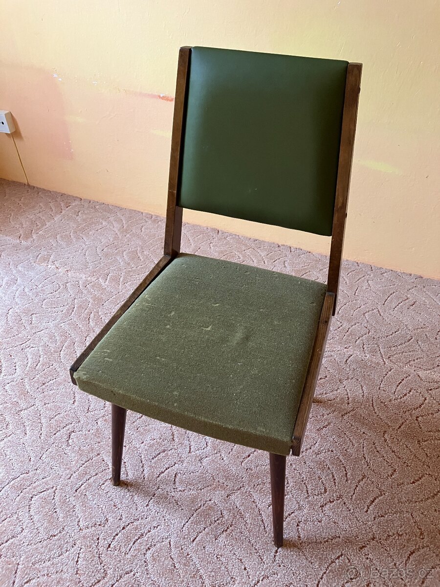 Stará čalouněná dřevěná židle - 2