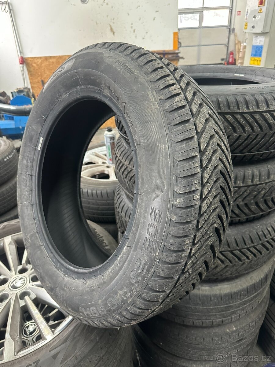 Prodám celoroční pneu Sebring 205/65 R16,5 99H - 2
