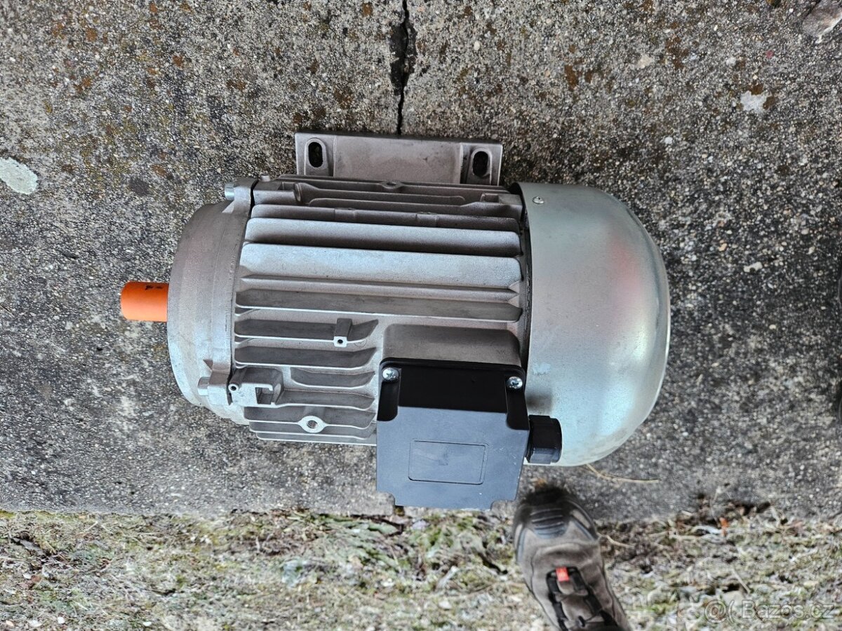 Elektromotor 2,2 KW , 900 ot. - 2