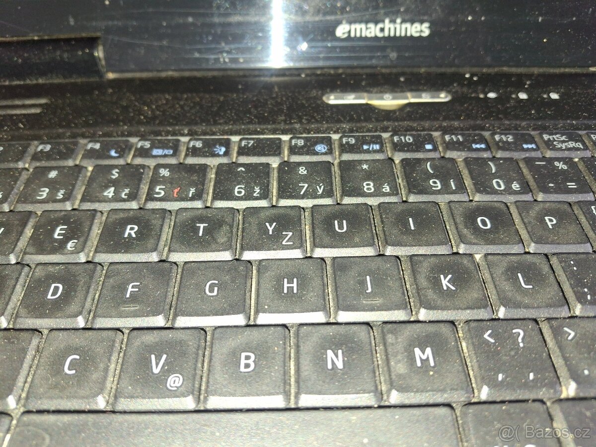 Staré notebooky 8 kusu - 2