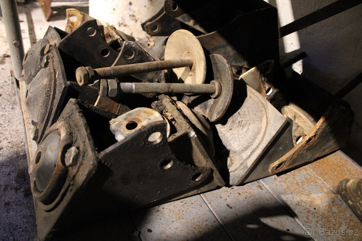 Zetor uř1 držáky kabiny přední zadní - 2