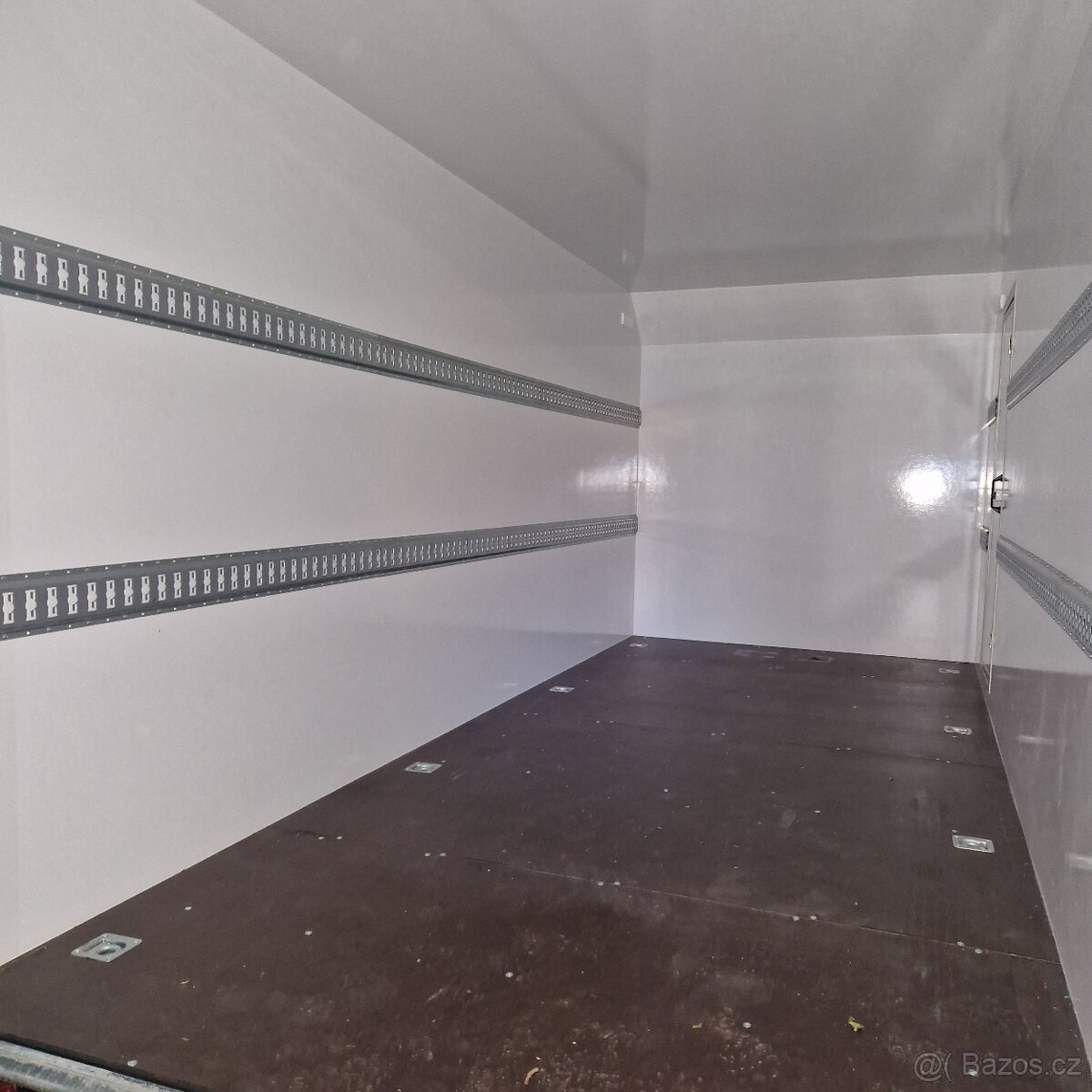 Skříňový prachotěs přívěs Tomplan 470T 2,7t +dveře - 2