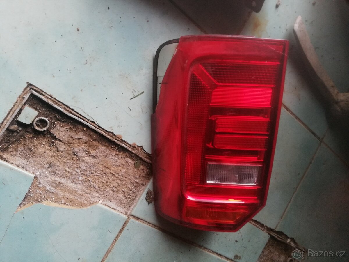 Wolksvagen caddy 2017 zadní lampy - 2