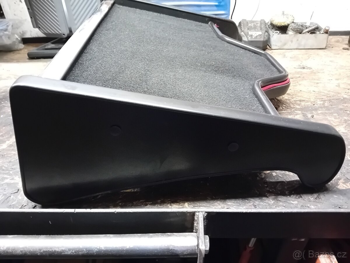 Stolek palubní desky - 2