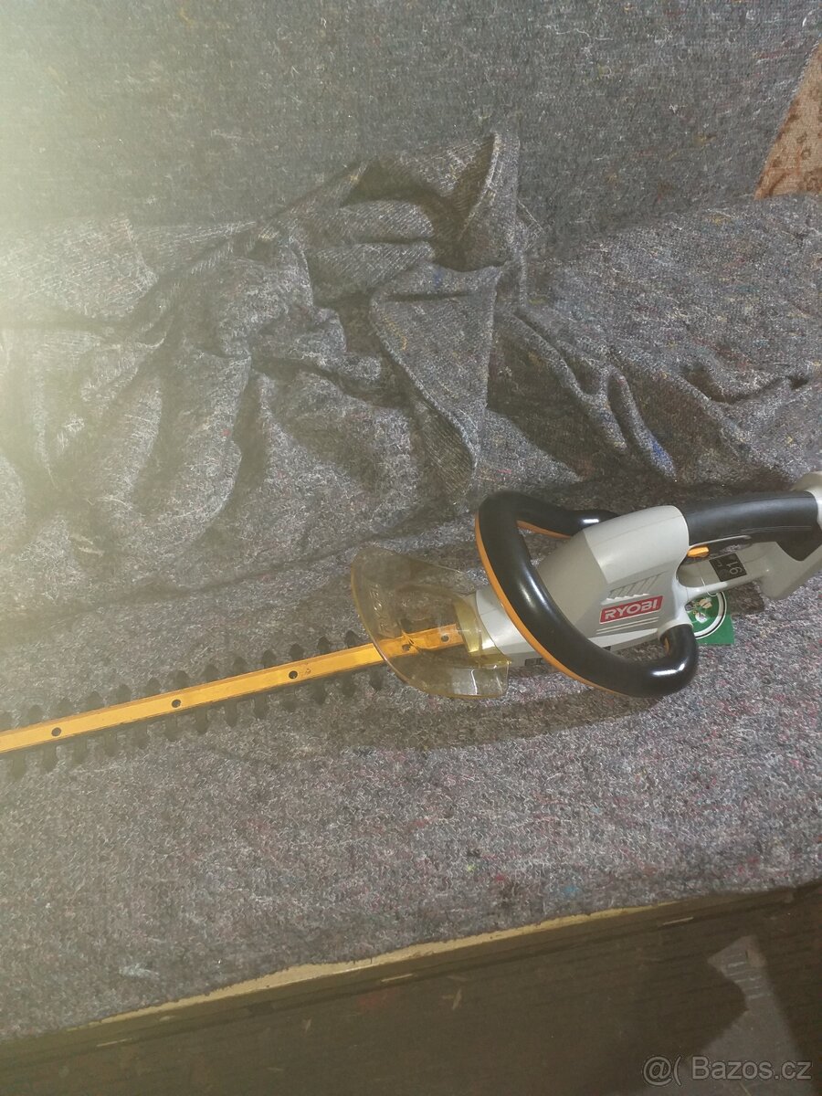 Plotostřih Ryobi - 2