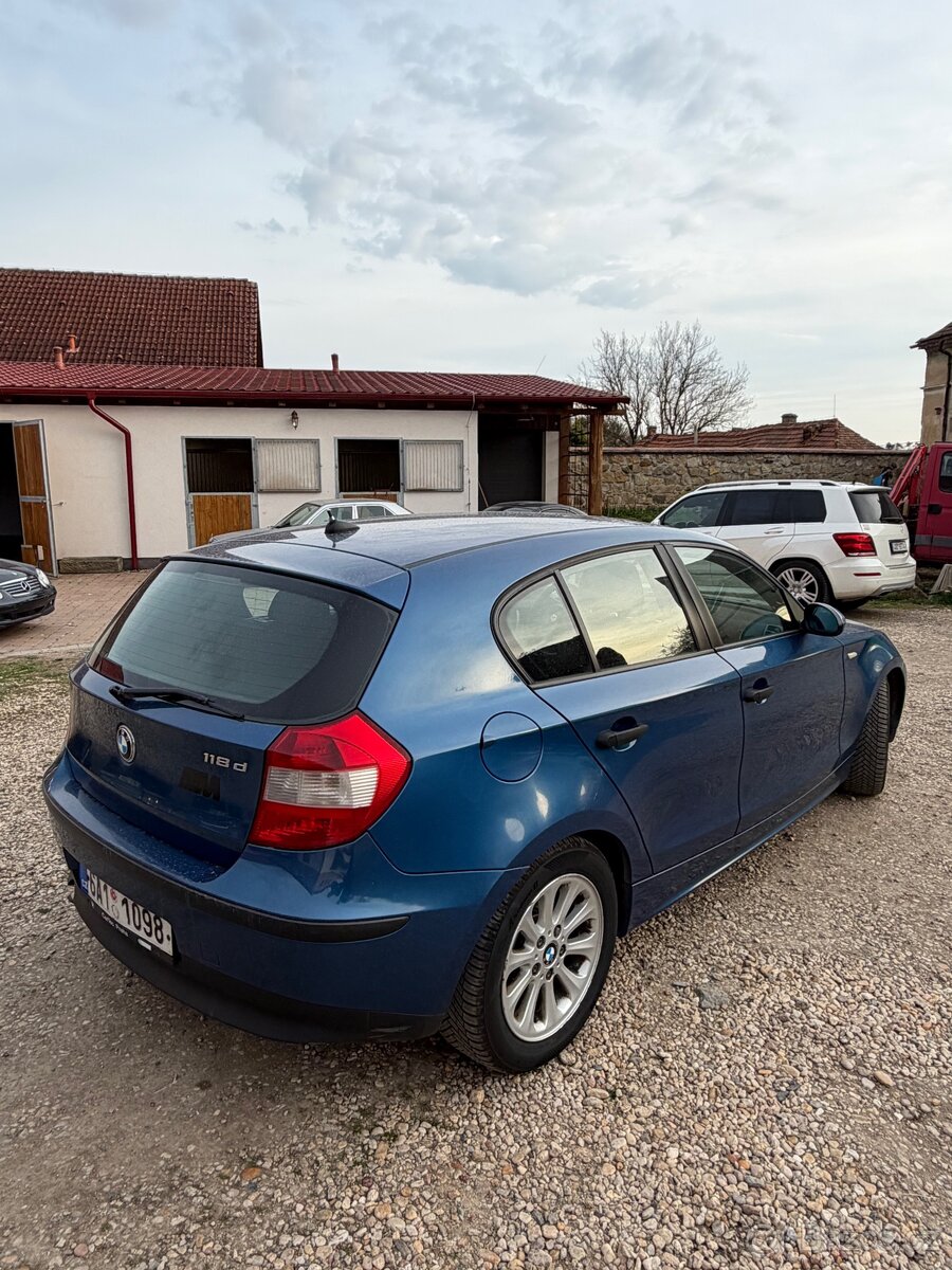BMW 118D - 2