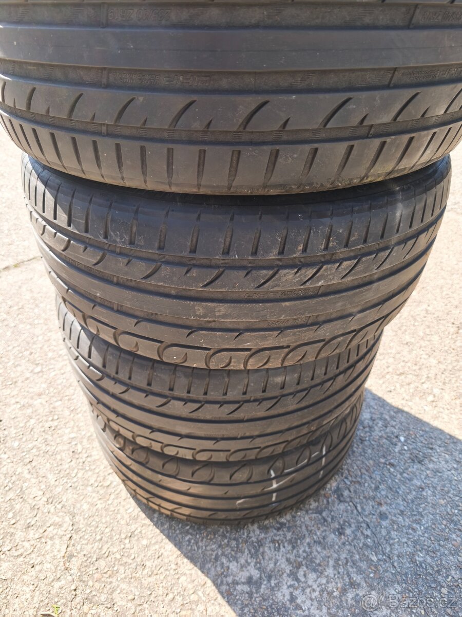 235/40 R19 letní Riken - 2