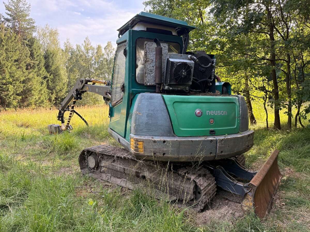 HARVESTOR NEUSON 8002 - 2