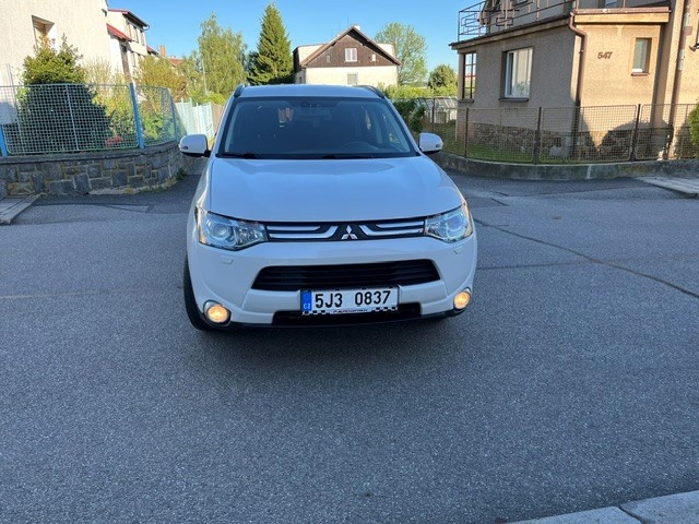 Mitsubishi Outlander - 2