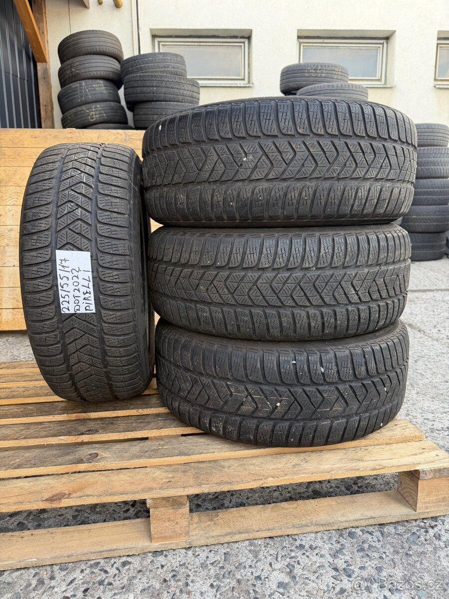 Prodám pneu 235/55/17 zimni - 2