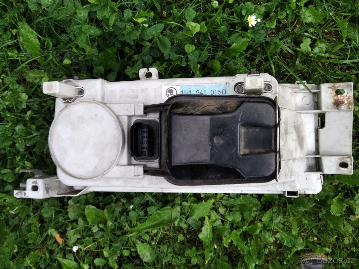 Světlo Octavia 1 - 2