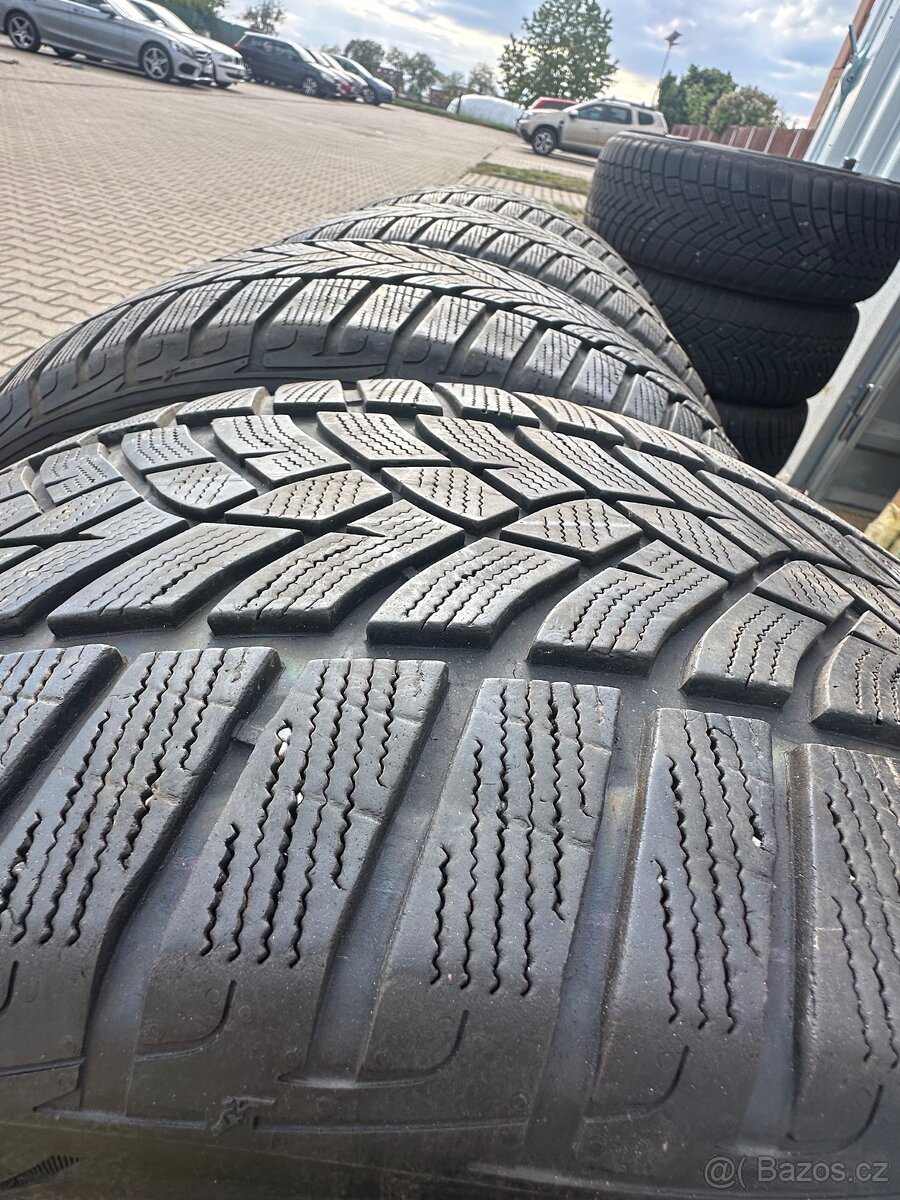 Pneumatiky 275/40R22 - 2