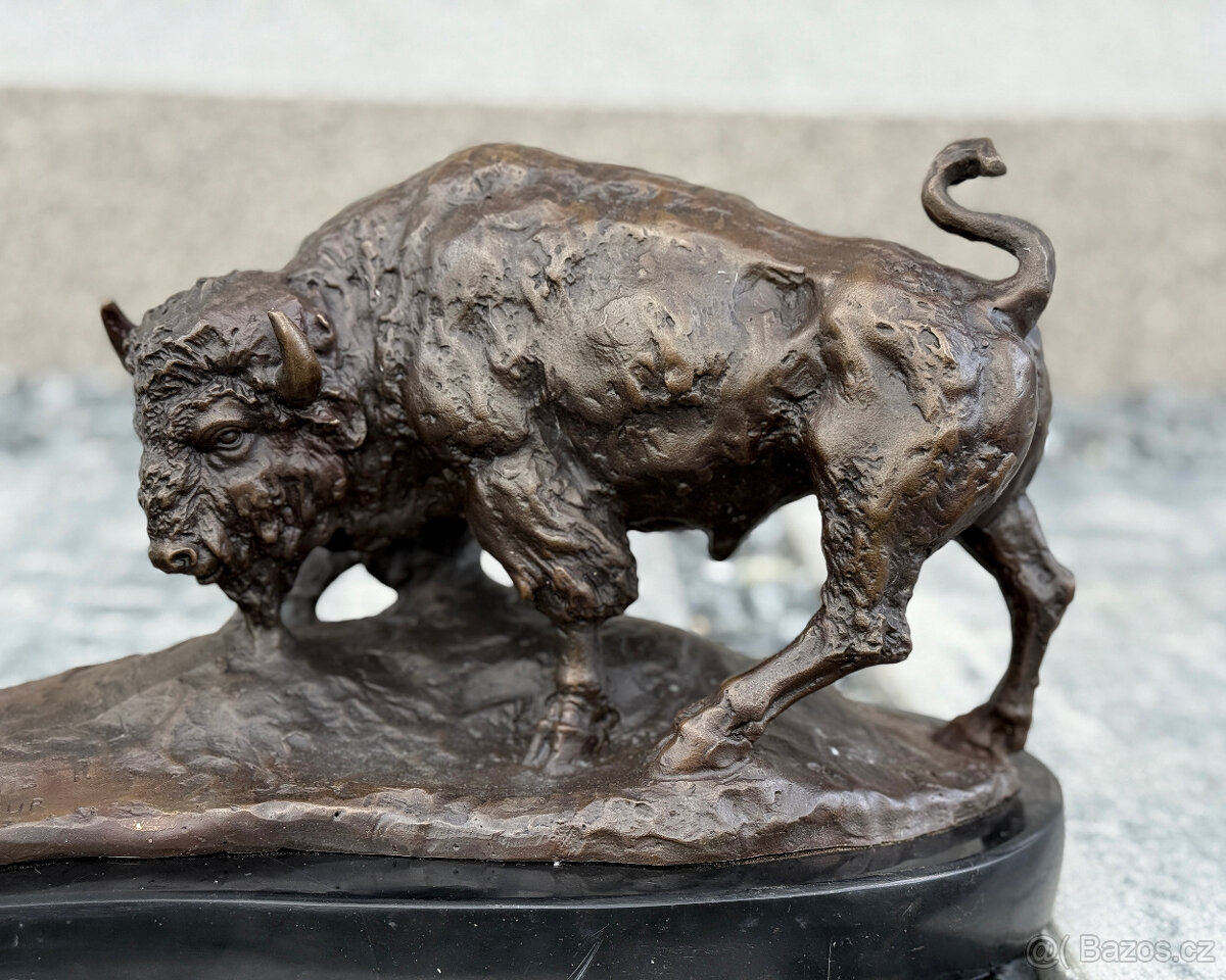 Bronzová socha Býk vs. Medvěd exkluzivní dárek podnikatele - 2