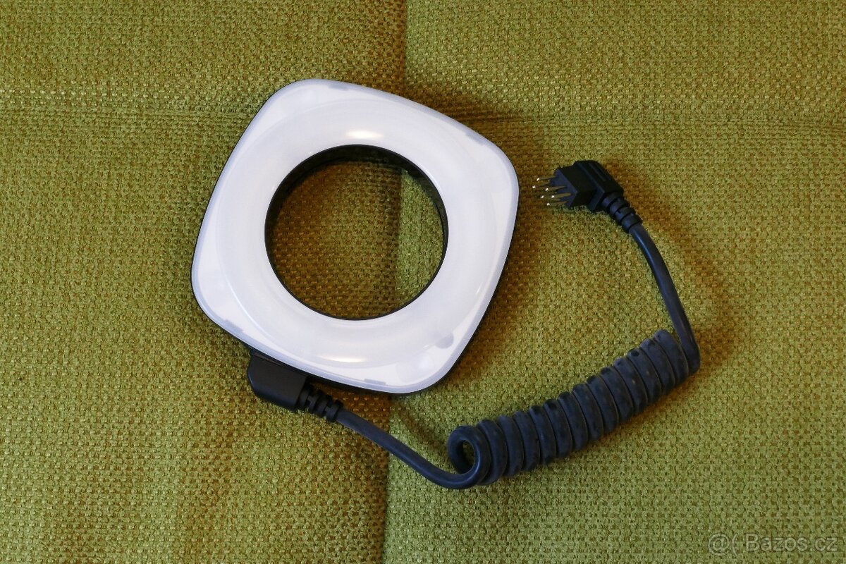 Kruhový makroblesk olympus RF-11 - 2