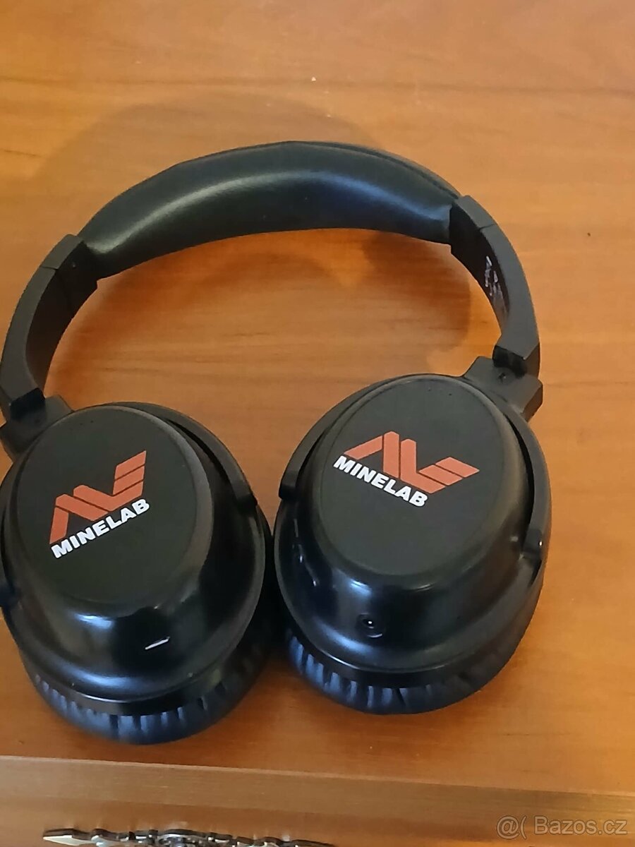 Predám multifrekvenčný detektor kovu Minelab 600 plus slúcha - 2
