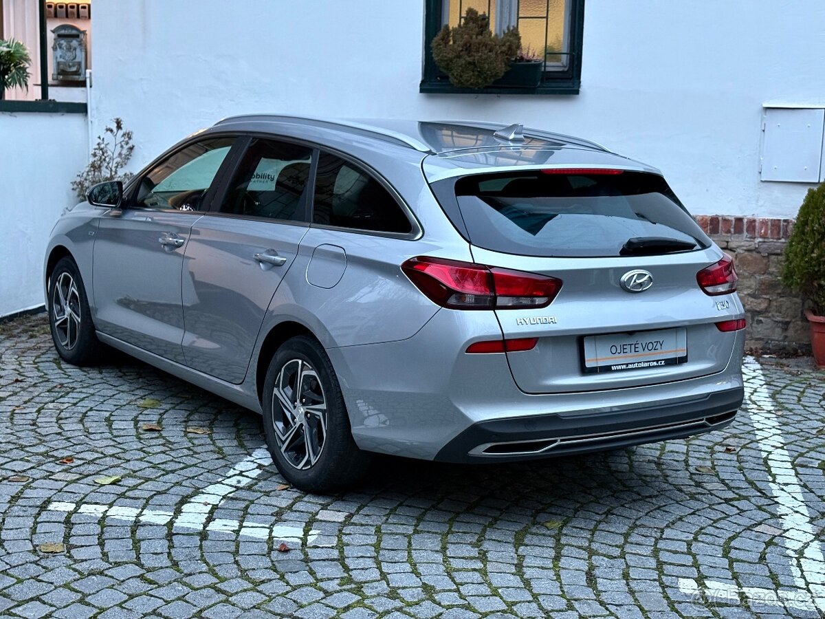 Hyundai i30 kombi 1.5 TGDI, SMART, 2022, ČR - 2
