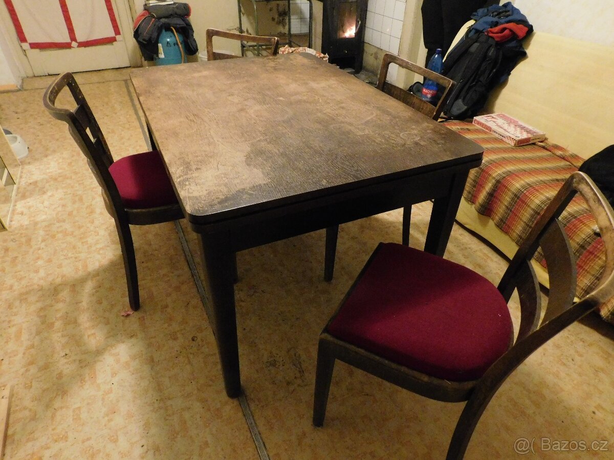 Starý rozkládací stůl a židle - 2