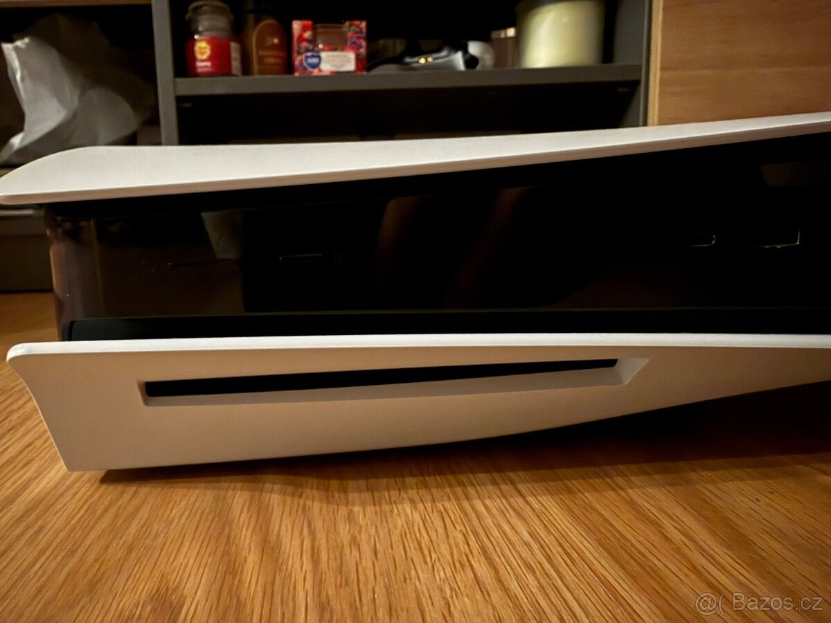 Playstation 5 (PS5) s mechanikou - 2