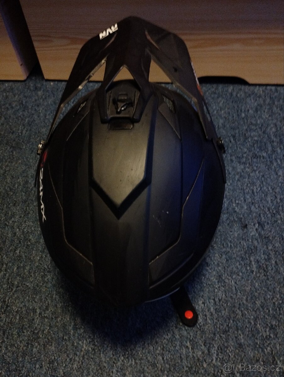 Motokrosová helma raven - 2