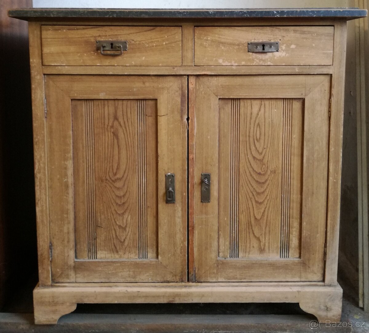 Starožitná skříň/komoda - 2