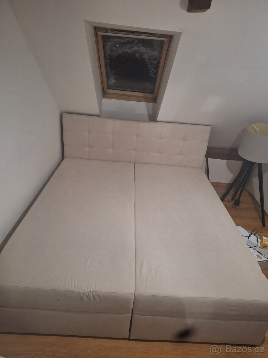 Čalouněná postel - 2