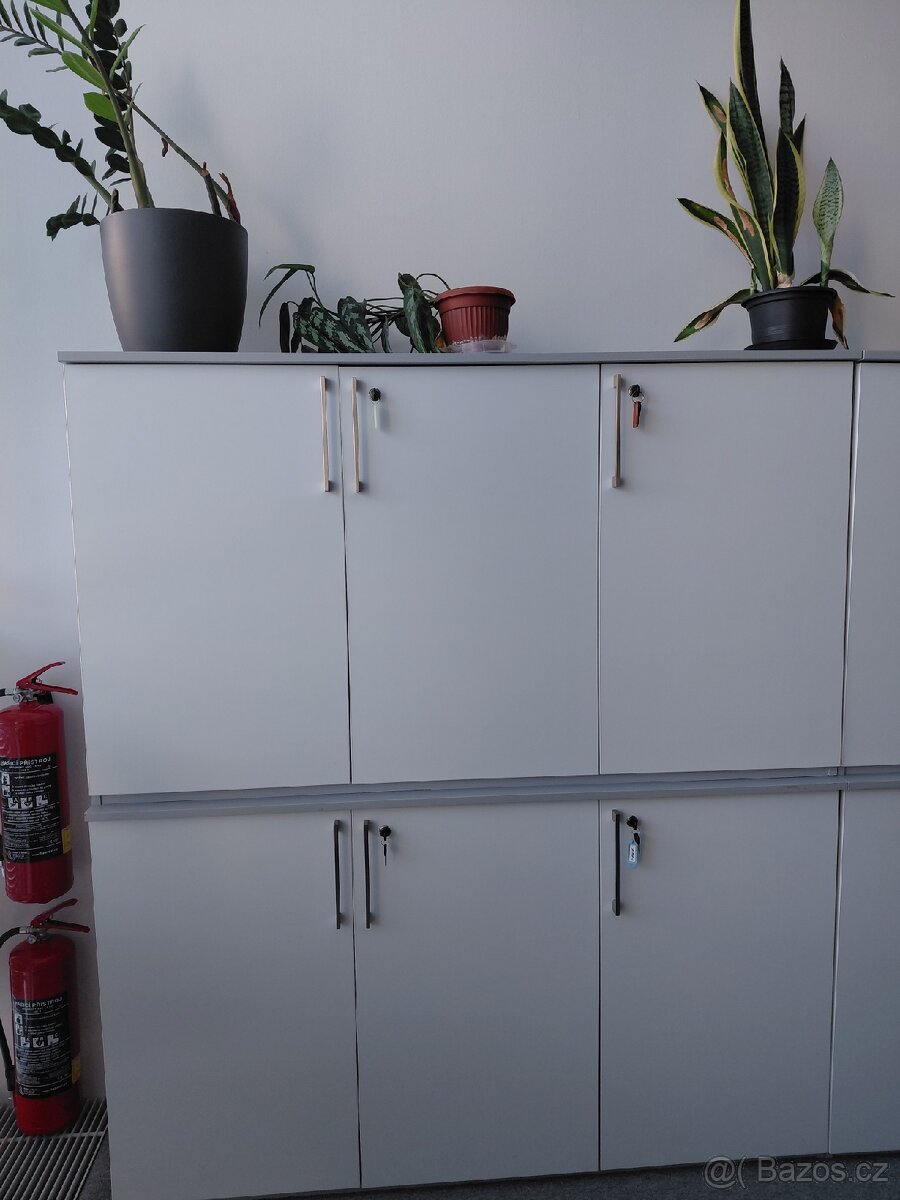 Kancelářská Skříňka zamykací - 2