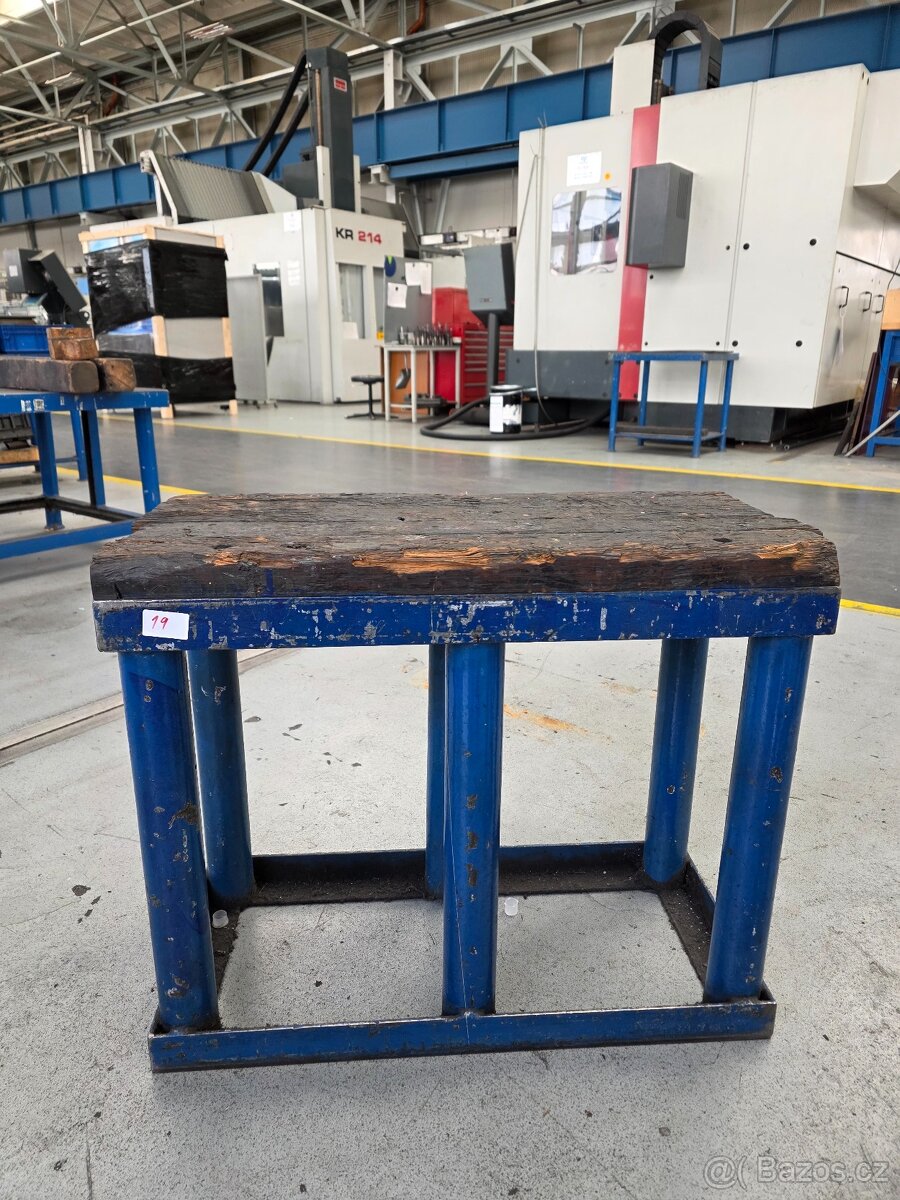 Průmyslový ocelový stojan / podstavec - 2