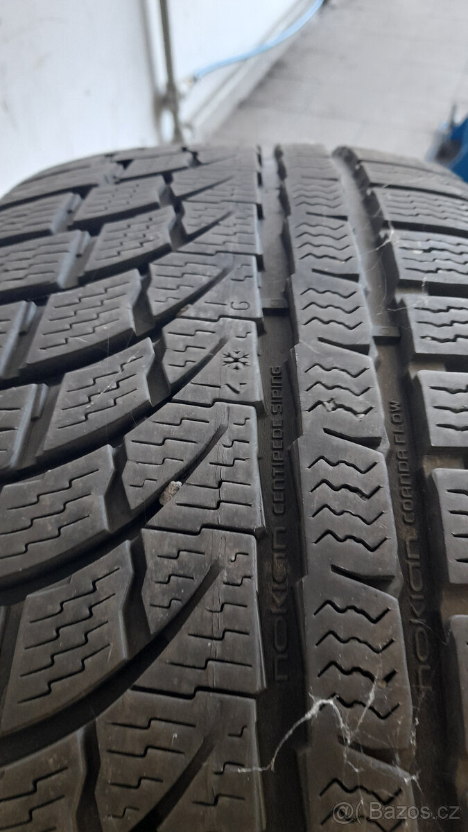 Zimní NOKIAN 215/50 R18 - 2