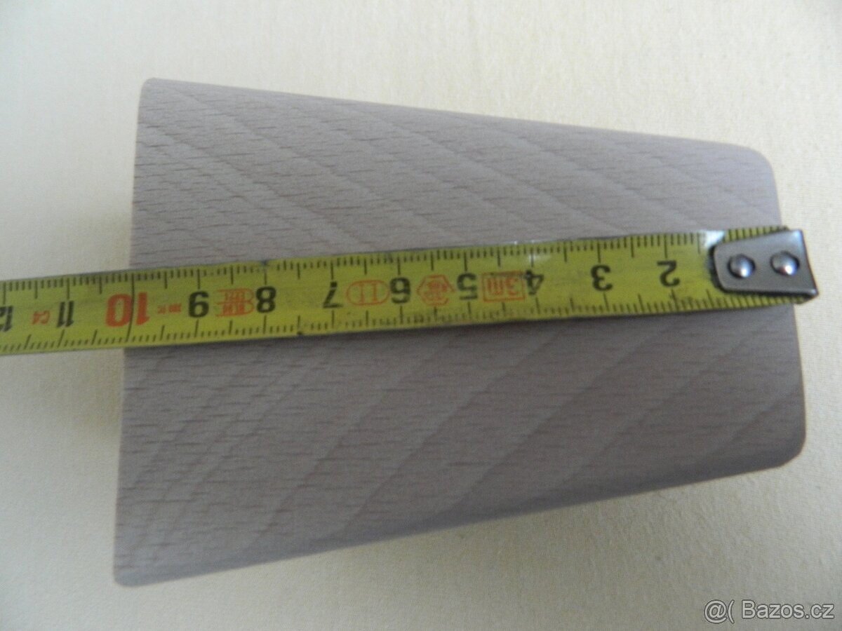 Hranaté dřevěné nábytkové nohy. - 2