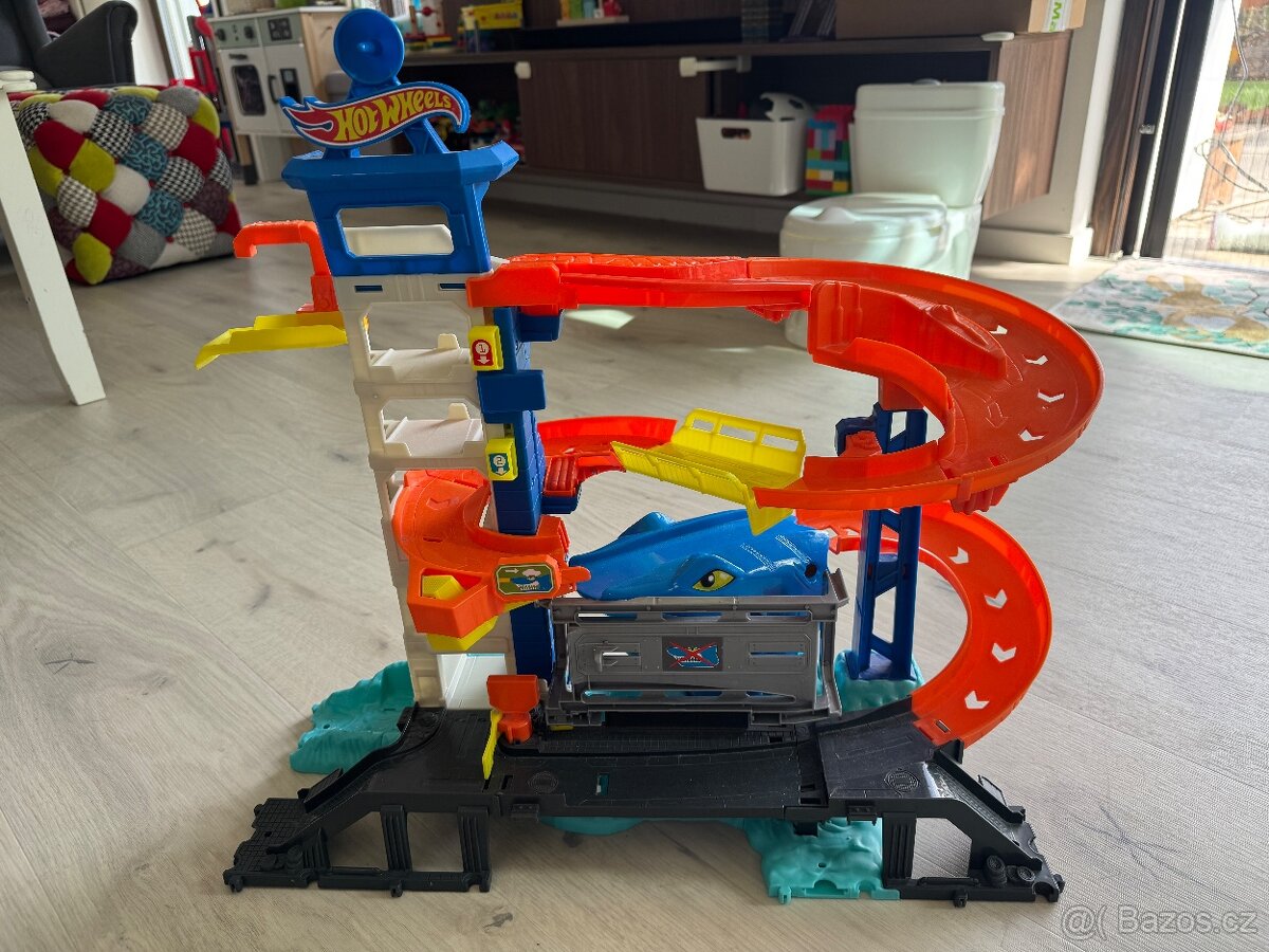 Draha hot Wheels se žralokem - 2