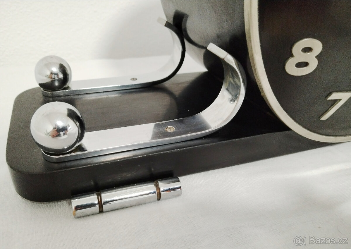 funkcionalistické hodiny Junghans - 2