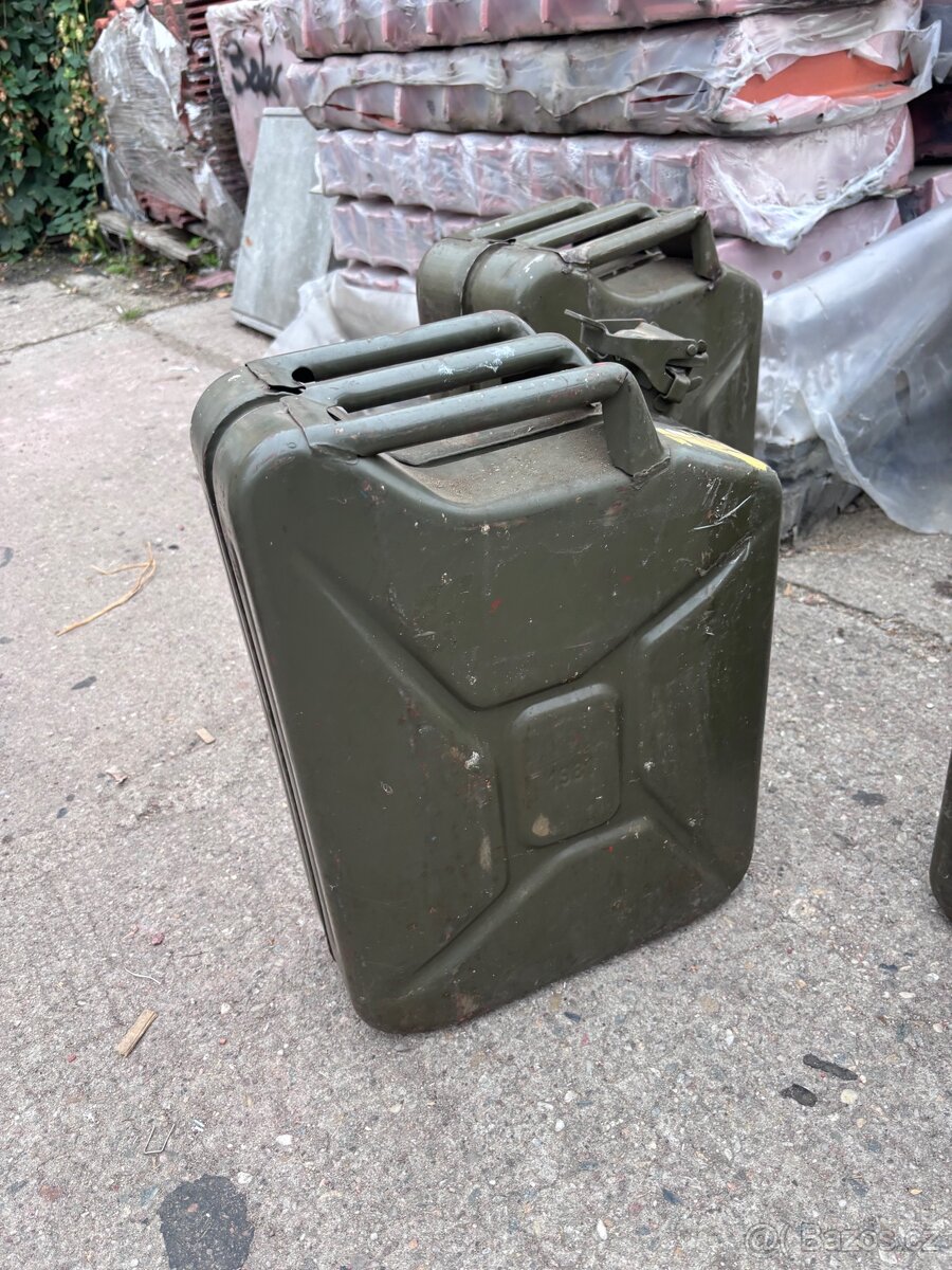 Plechový kanystr - 2