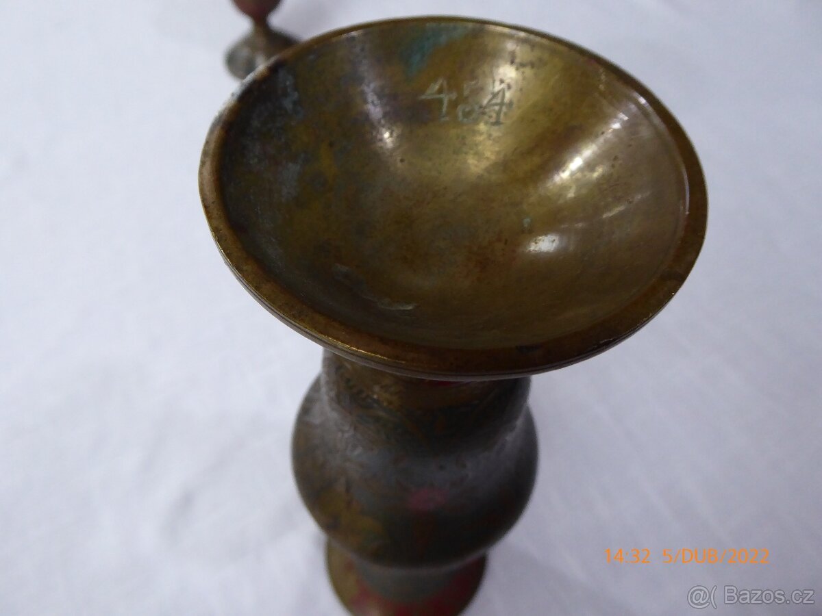 2 STARÉ ZDOBENÉ MOSAZNÉ SVÍCNY - 2