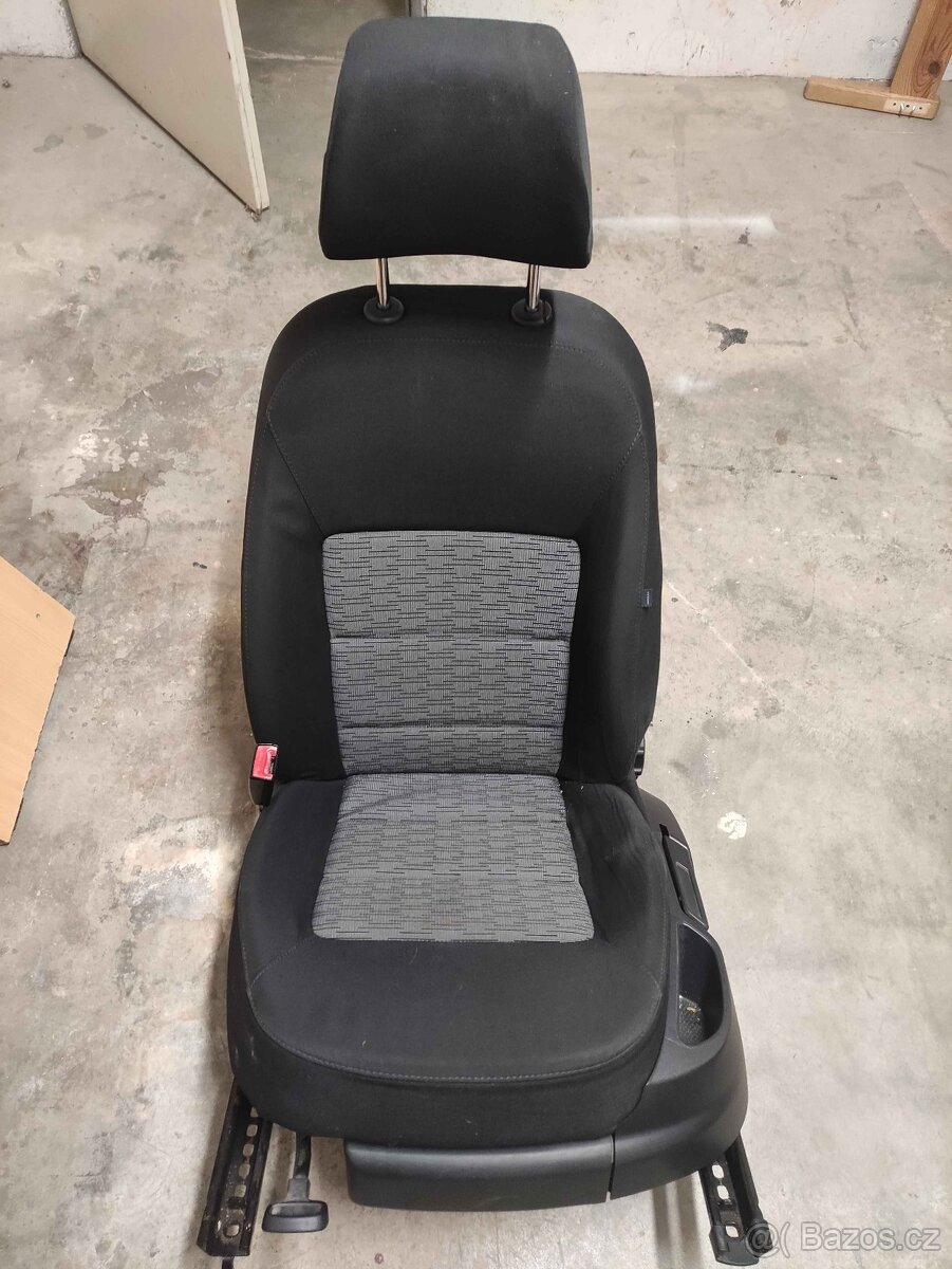 Škoda Octavia II – sedačky látkové, r. 2009, kombi - 2