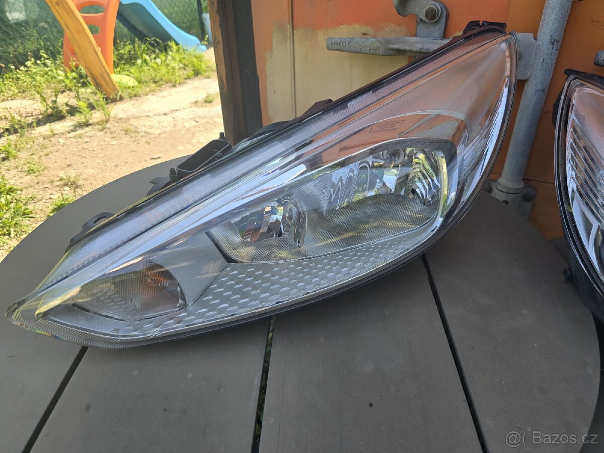 P: svetla Ford Focus MK3.5 - 2