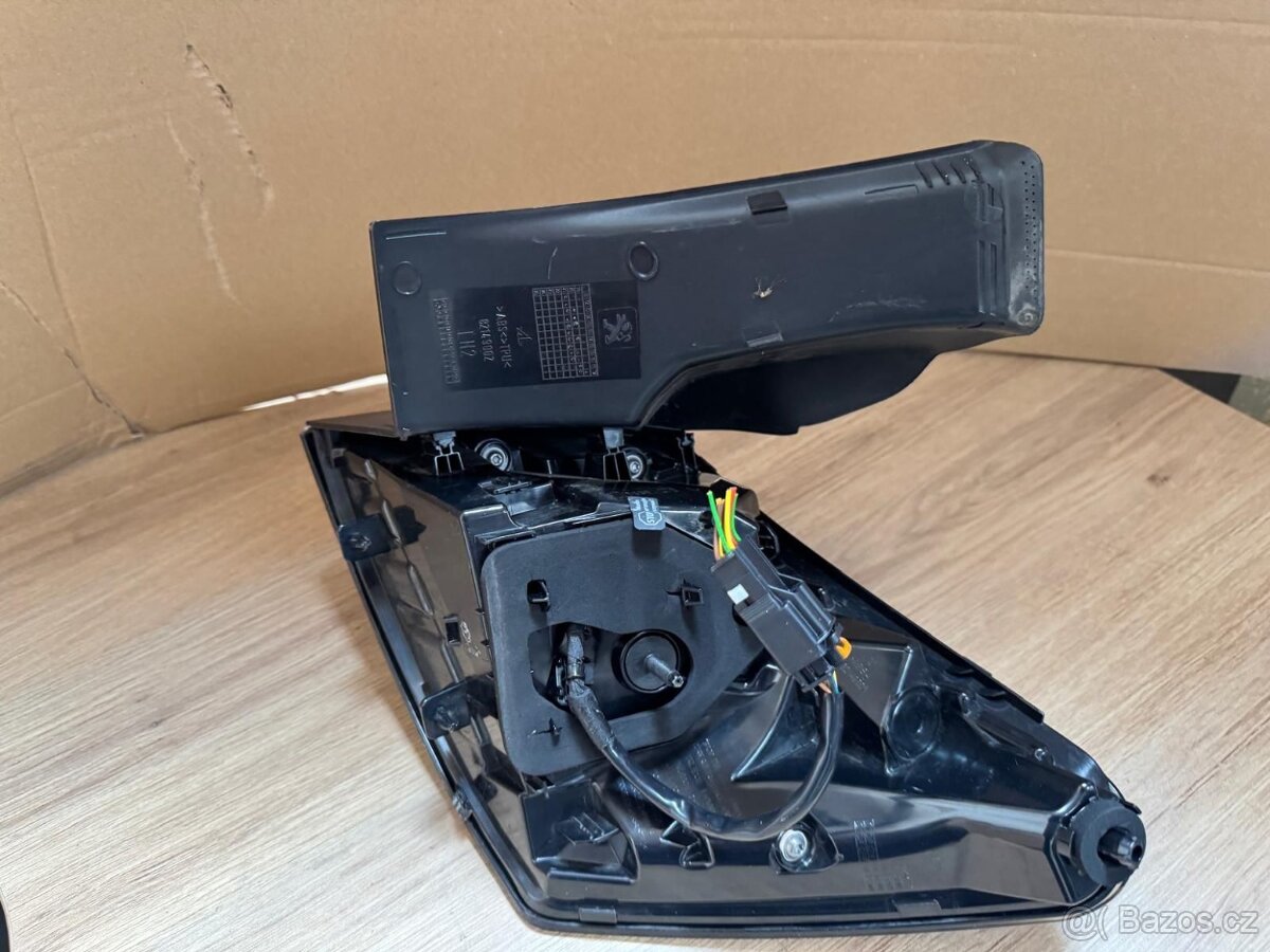 SVĚTLO PEUGEOT 3008 II - 2