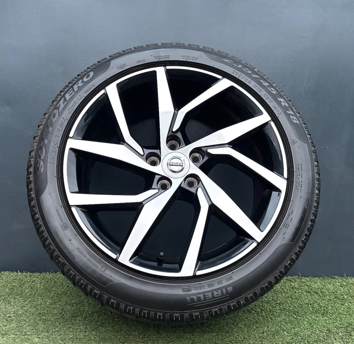 Originální Alu kola Volvo S60 235/45/18 zimní - 2