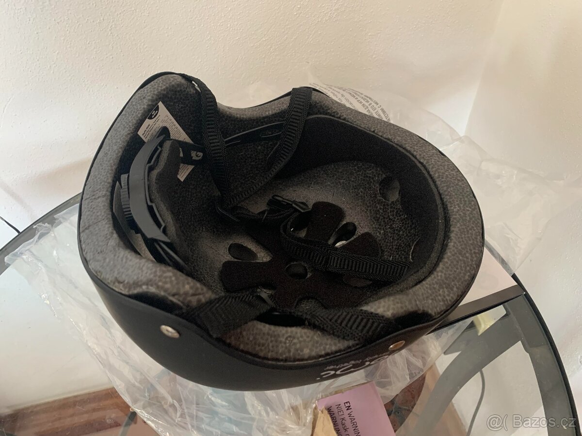 Nová helma na koloběžku. - 2