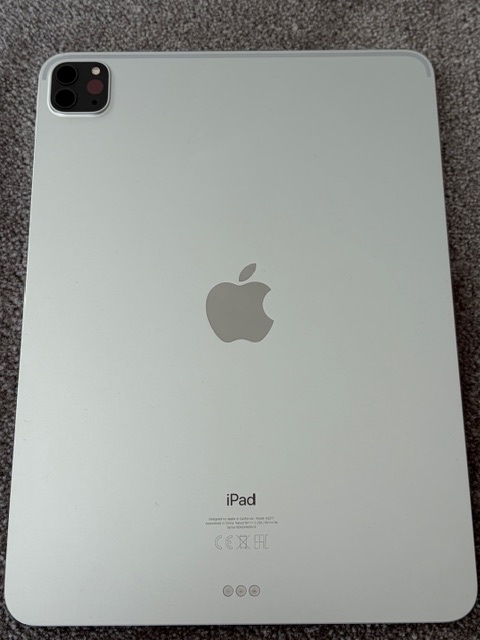 Apple iPad Pro 11 (2021), 128GB+APPLE Magic Keyboard - 2